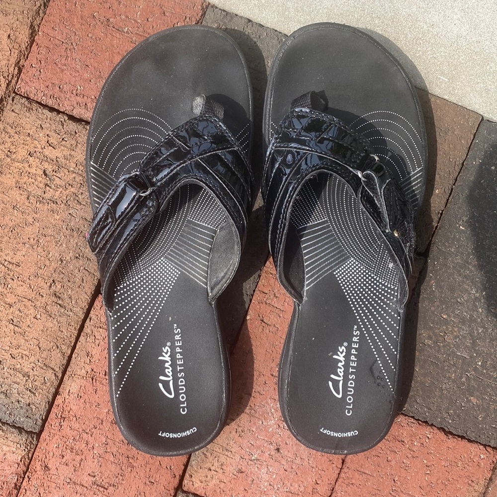 Clarks cloudstepper thong sandals size 7M